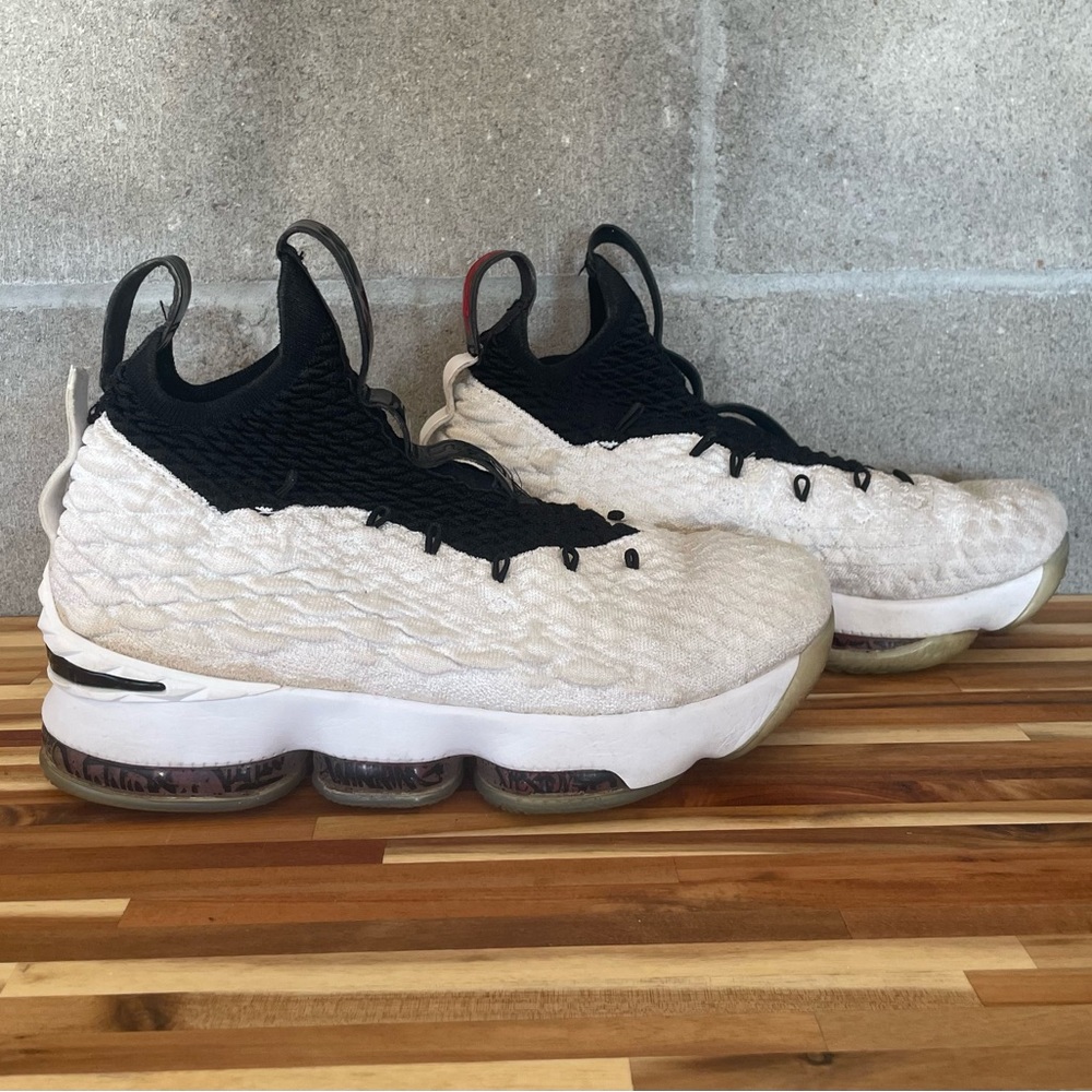 Nike LeBron 15
Graffiti (GS)